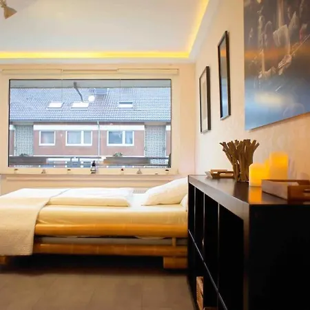 Single Apartment *